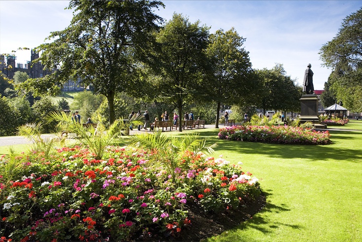 Flowerbeds in the East Gardens, Princes Street, Edinburgh Flowerbeds in the East Gardens, Princes Street, Edinburgh